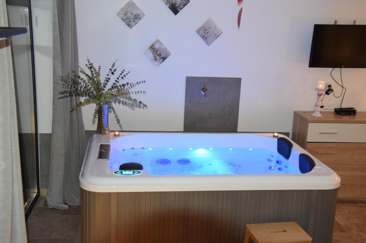 Gites Spa De Charme L Etoile Spa Бейнак-э-Казенак Экстерьер фото