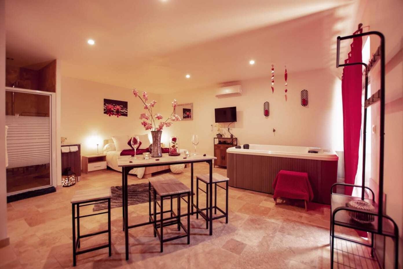 Gites Spa De Charme L Etoile Spa Бейнак-э-Казенак Экстерьер фото